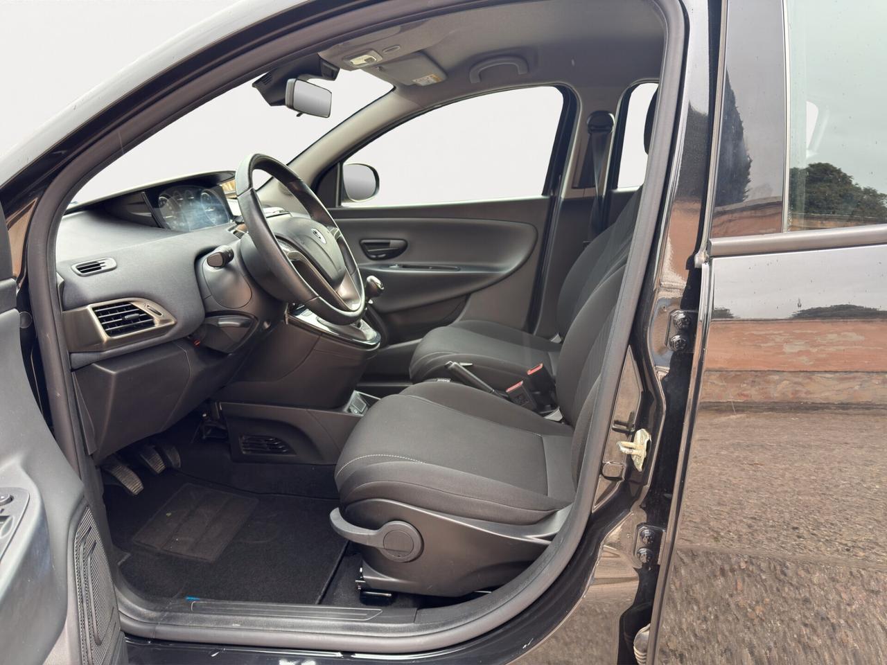 Lancia Ypsilon 1.0 FireFly 5 porte Hybrid Gold - 2023