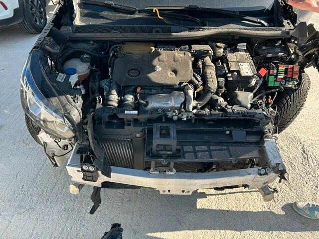 Peugeot 2008 BlueHDi 130 S&S EAT8 Allure sinistrata incidentata