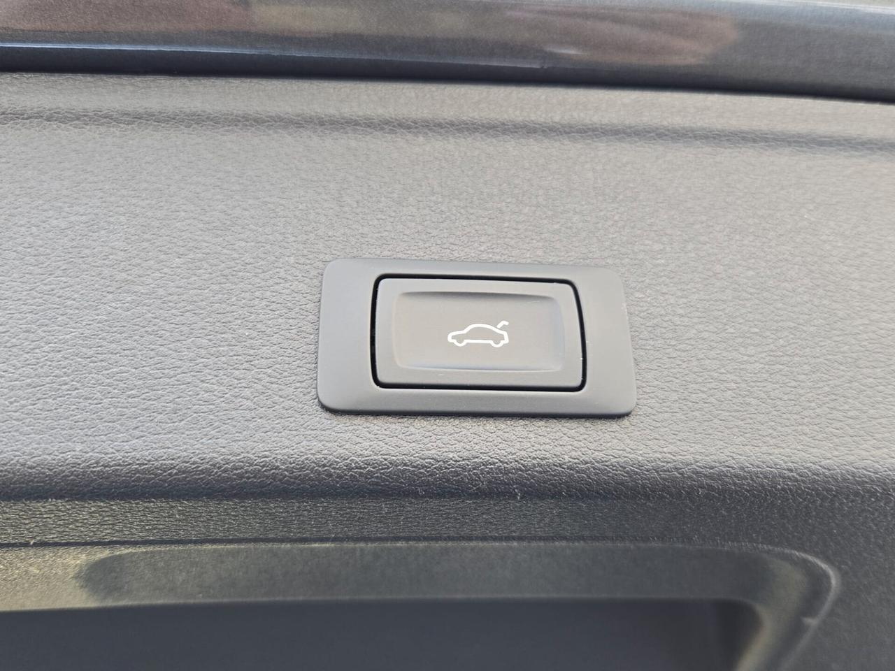 Audi A4 Avant 40 TDI quattro S line tetto e matrix