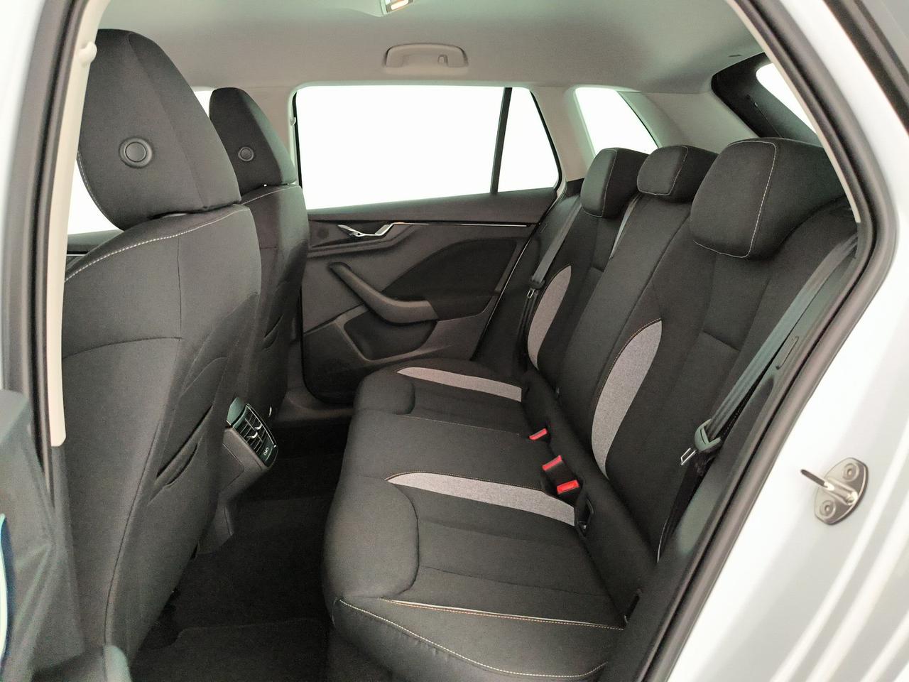 Skoda Kamiq 1.0 tsi black dots 95cv