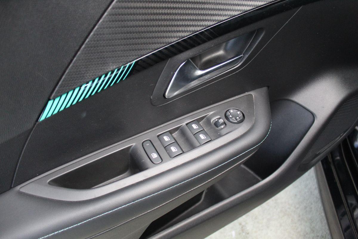 PEUGEOT - 208 - BlueHDi 100 S&S 5p. Allure