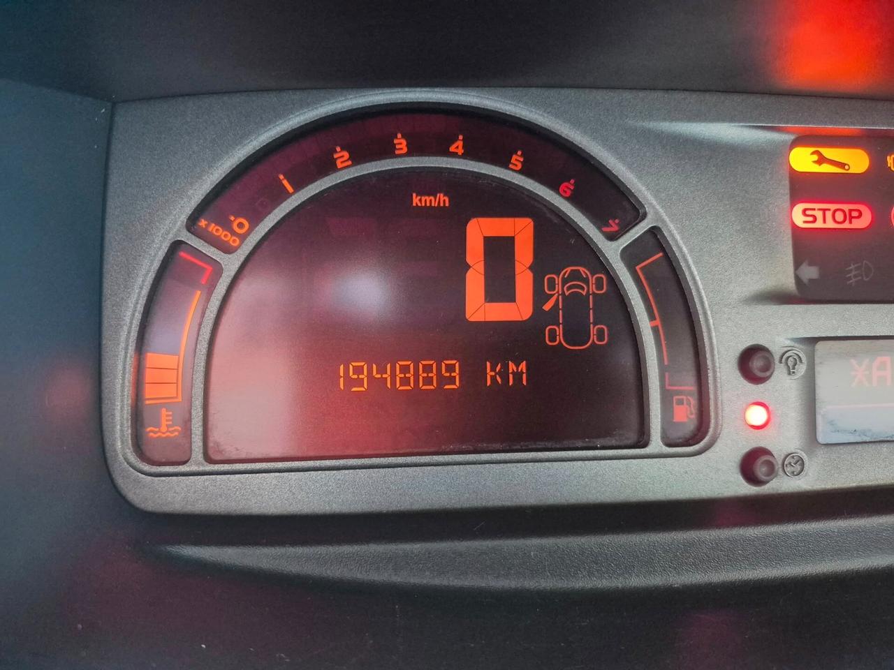 Renault Modus Grand 1.2 16V P-E-R-F-E-T-T-A---