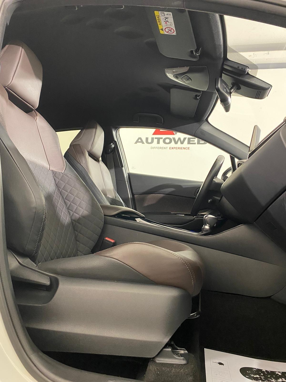 Toyota C-HR 1.8 Hybrid E-CVT * SOLO 64000 KM*
