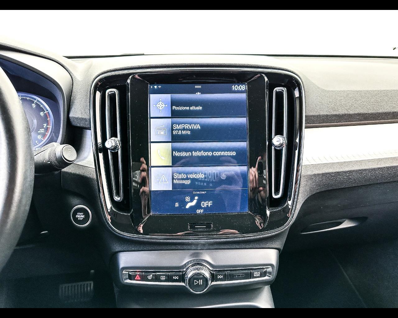 VOLVO XC40 (2017-->) - XC40 T3 Geartronic Business