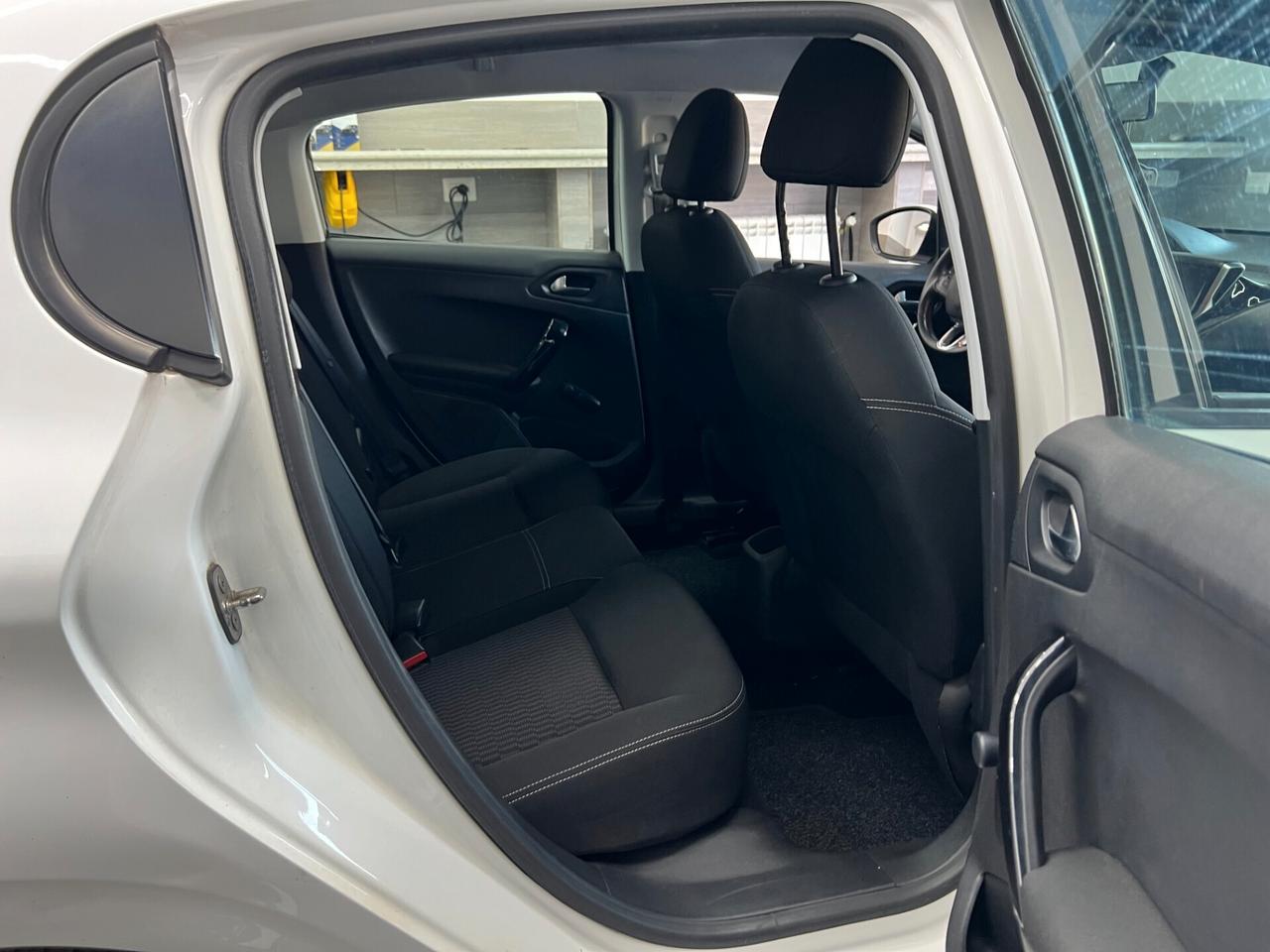 Peugeot 208 PureTech 82 5 porte Allure