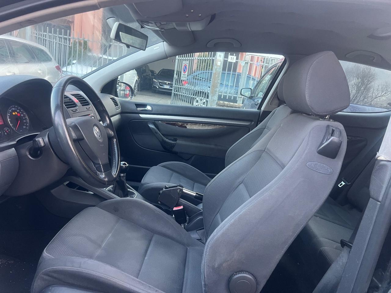 Volkswagen Golf 1.6 16V FSI 3p. Sportline