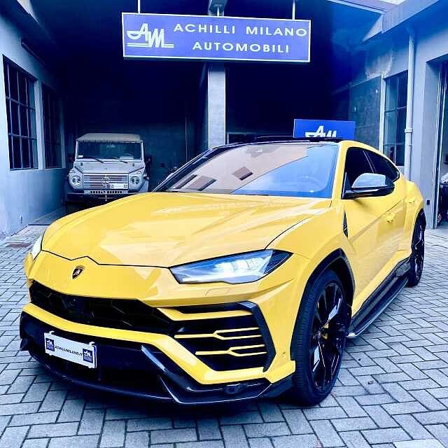 Lamborghini Urus 4.0 AKRAPOVIC FULL CARBO