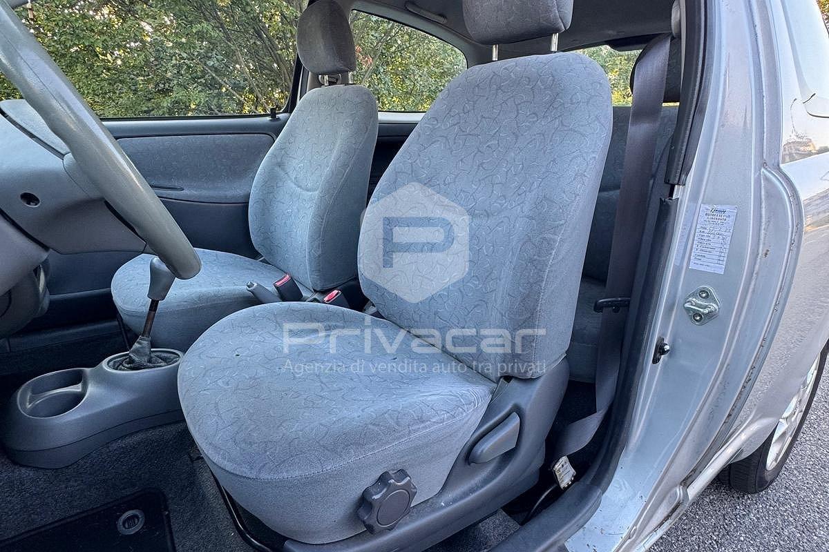 TOYOTA Yaris 1.0i 16V cat 3 porte