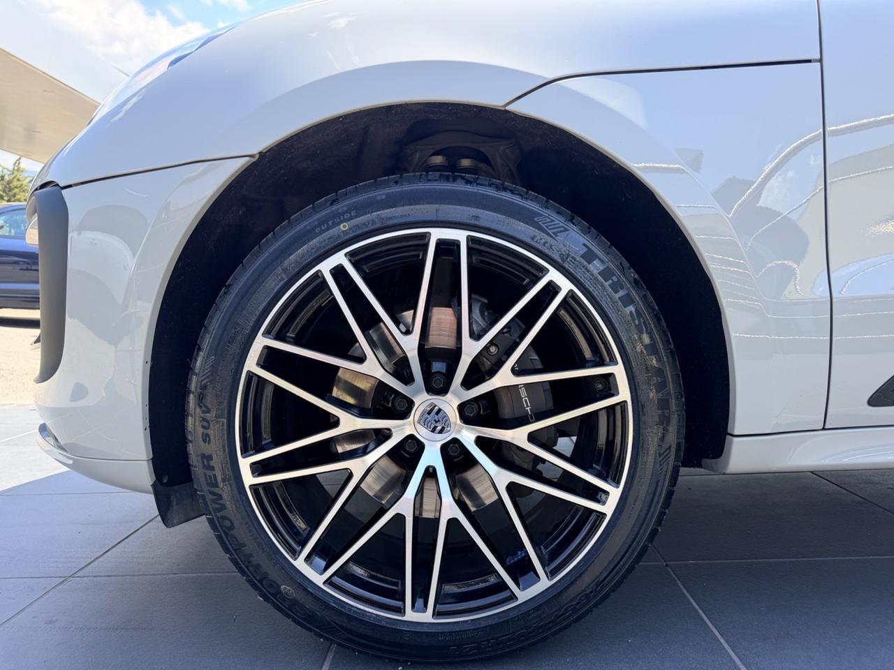 Porsche Macan 2.0 i 265cv open edition colore gesso