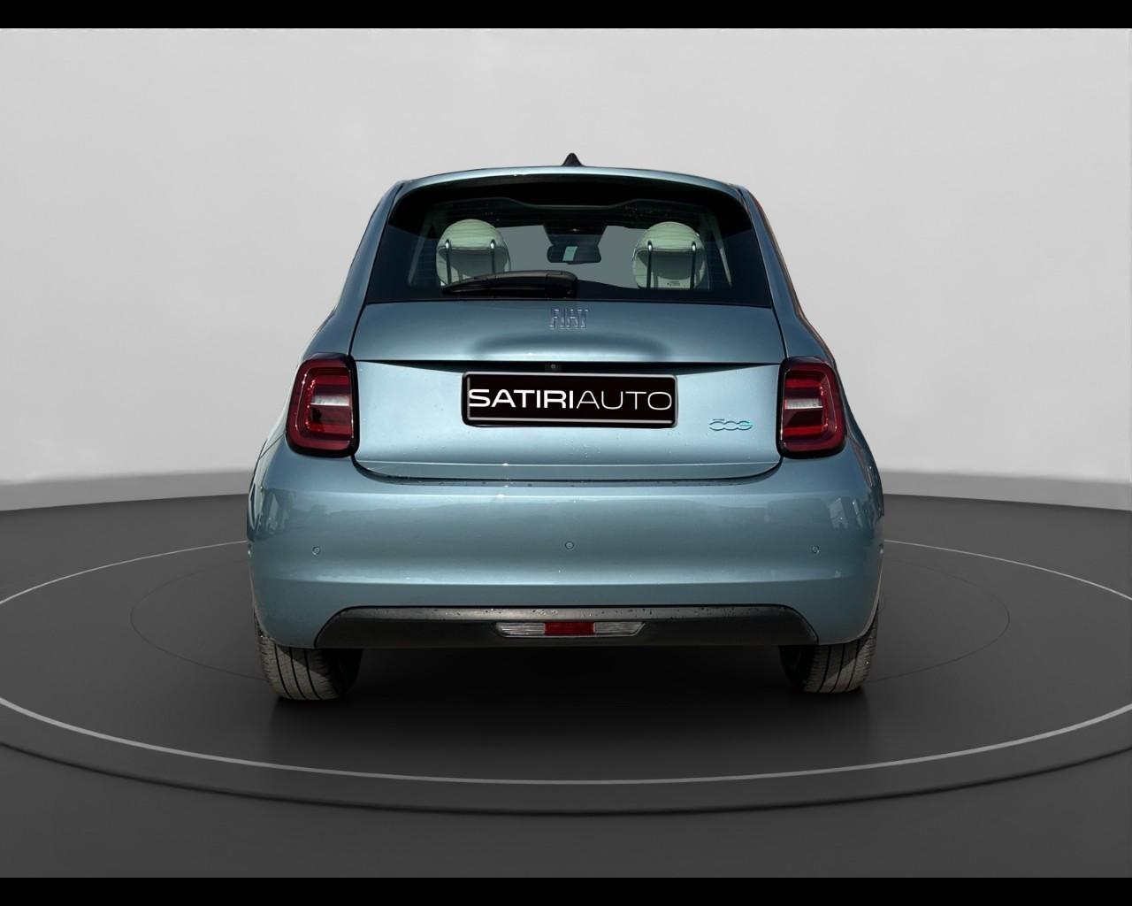 FIAT 500e 3+1 - 500e 3+1 42 kWh La Prima