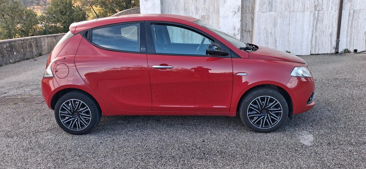 Lancia Ypsilon 1.0 FireFly 5 porte S&S Hybrid Ecochic Gold