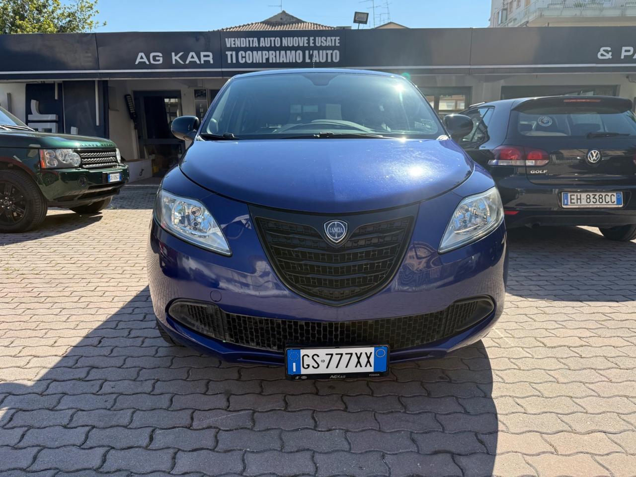 Lancia Ypsilon 0.9 TwinAir 85 CV 5 porte Metano Ecochic Silver