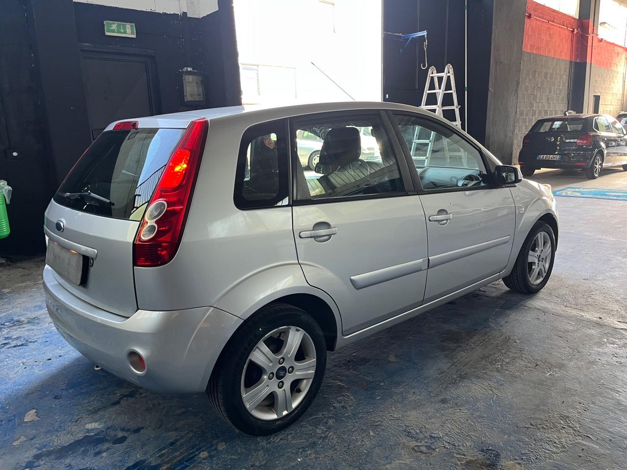 Ford Fiesta 1.4 16V 5p. Ghia
