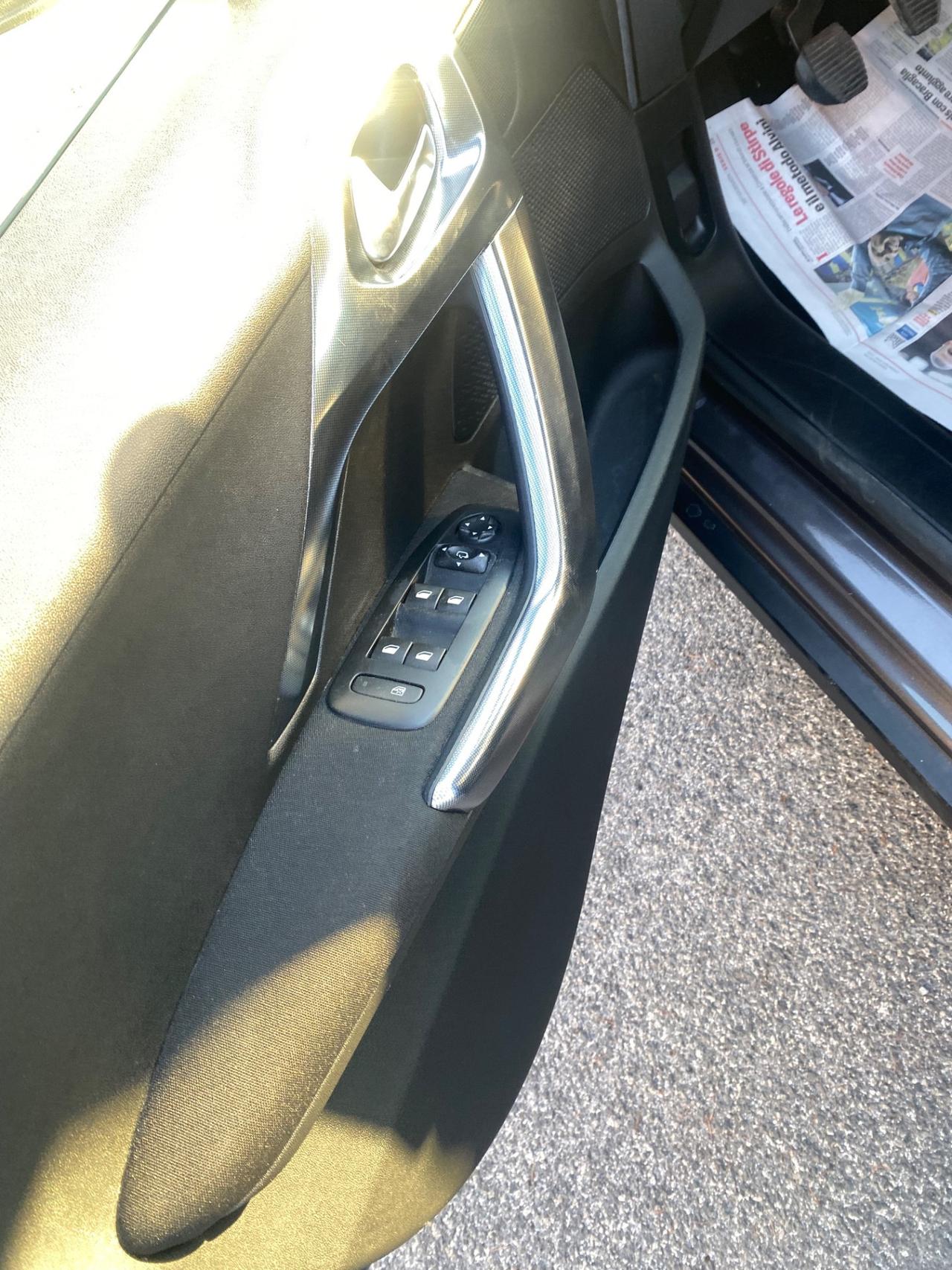 Peugeot 2008 1.6 e-HDi 115 CV Stop&Start Allure