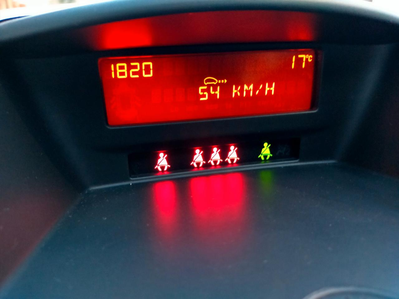 Peugeot 207 1.6 hdi XS 5p adatta per neopatentati