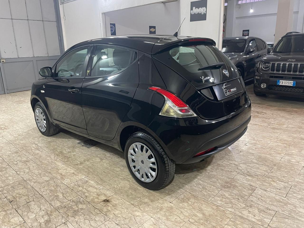 Lancia Ypsilon 0.9 TwinAir 85 CV 5 porte Metano Ecochic Gold