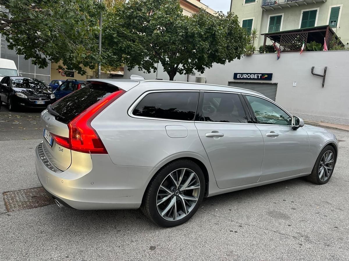 Volvo V90 D4 R-design