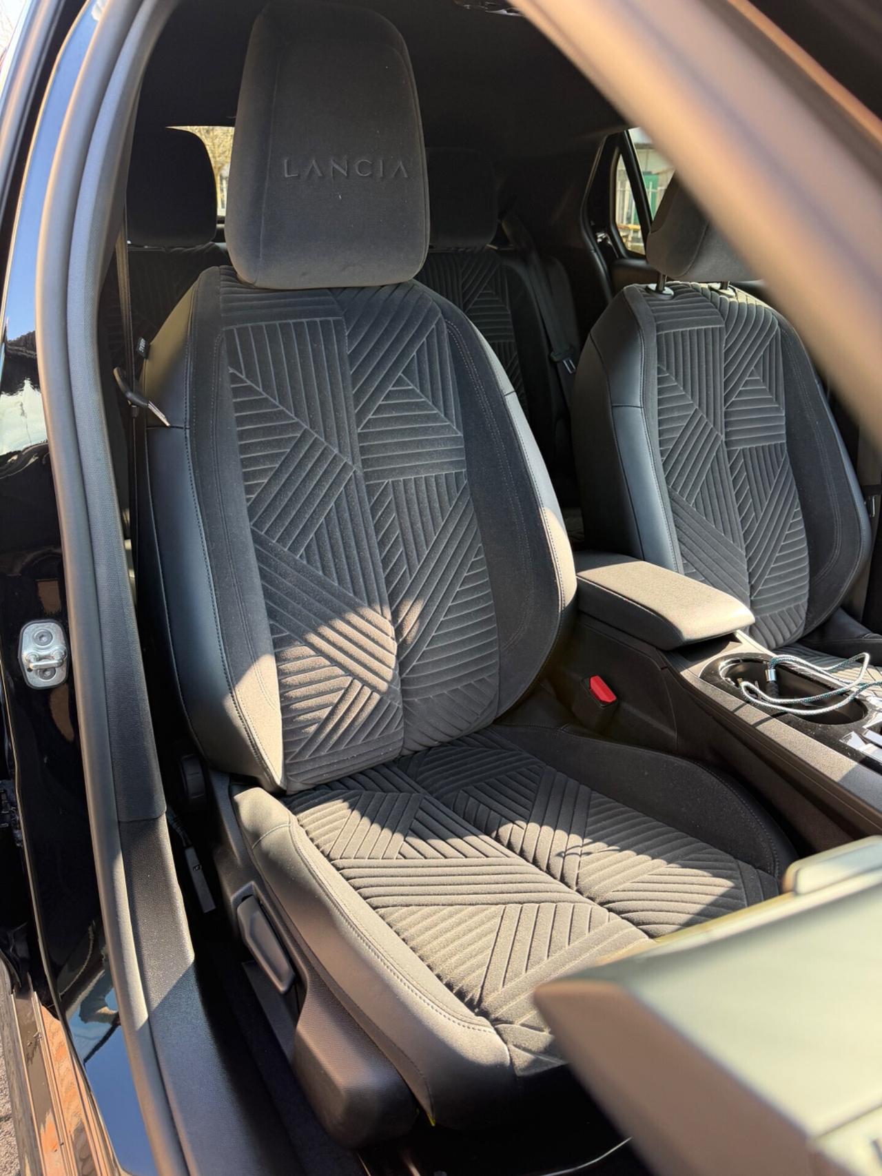 Lancia Ypsilon Hybrid e-DCT LX