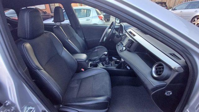 TOYOTA RAV 4 RAV4 2.0 D-4D 2WD Style