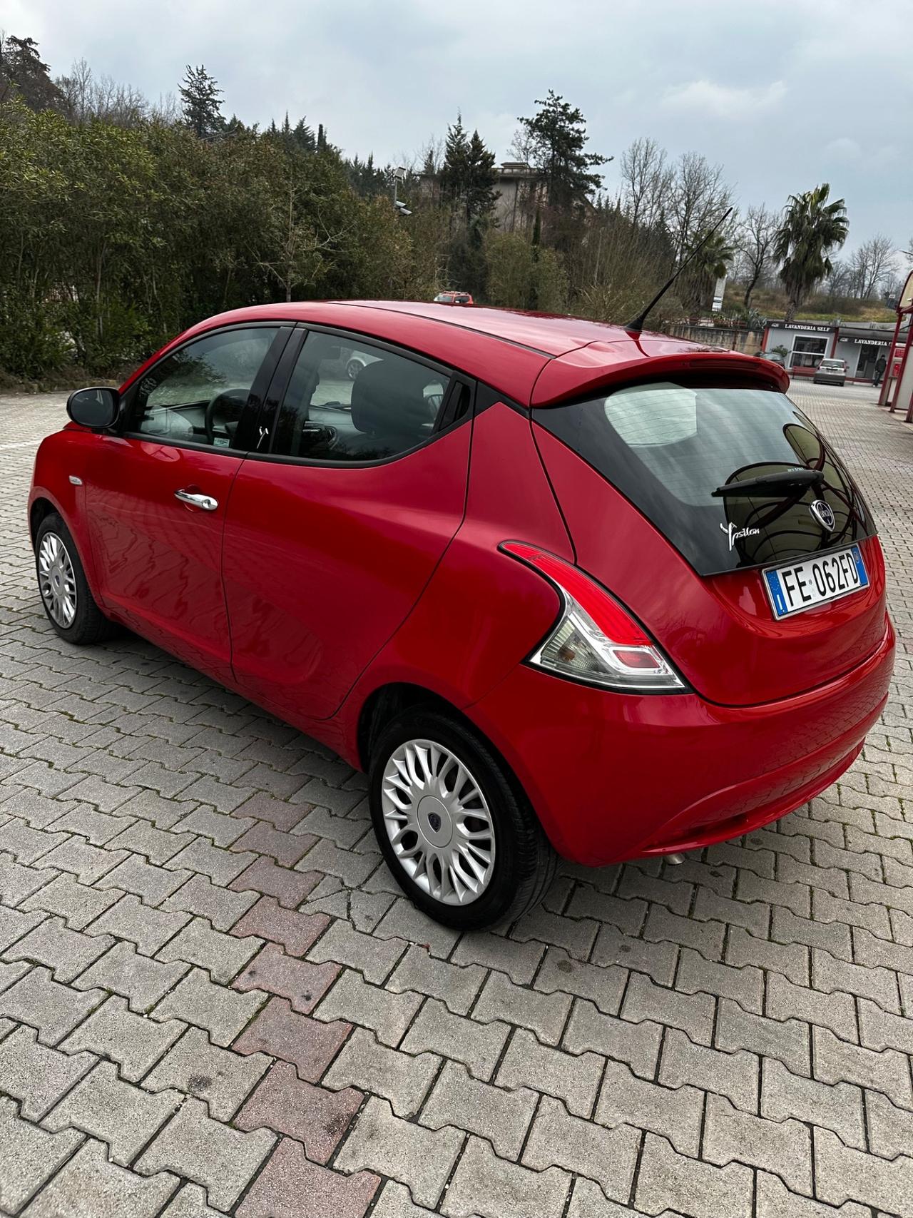 Lancia Ypsilon 1.2 69 CV 5 porte Gold