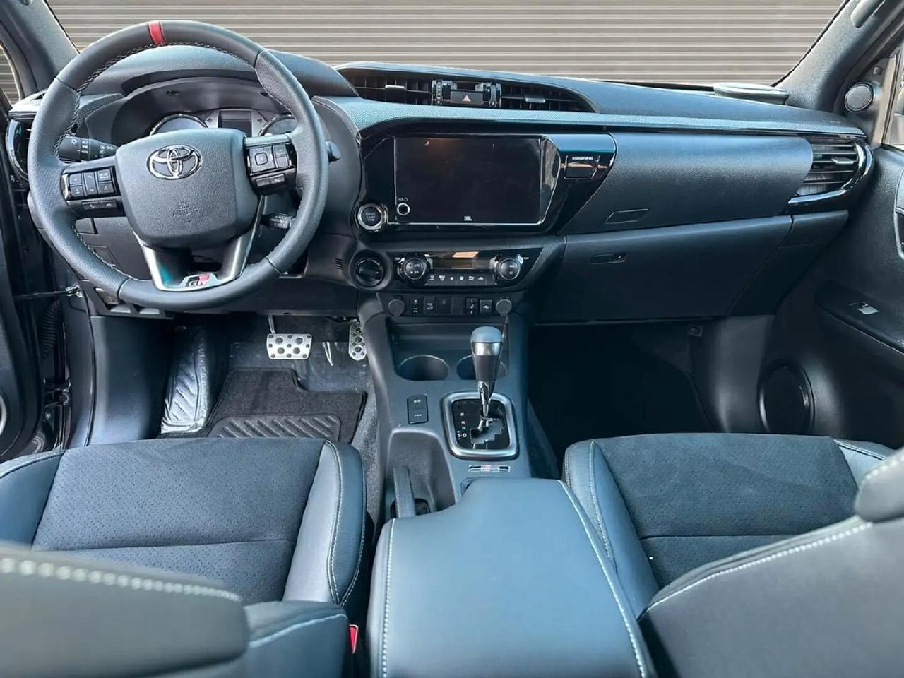 TOYOTA HILUX GR - KM ZERO