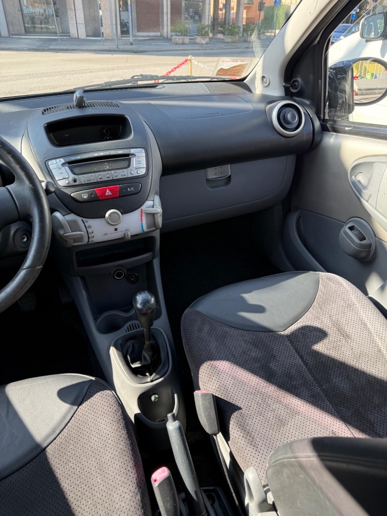 Toyota Aygo 1.0 12V VVT-i 5 porte Sol