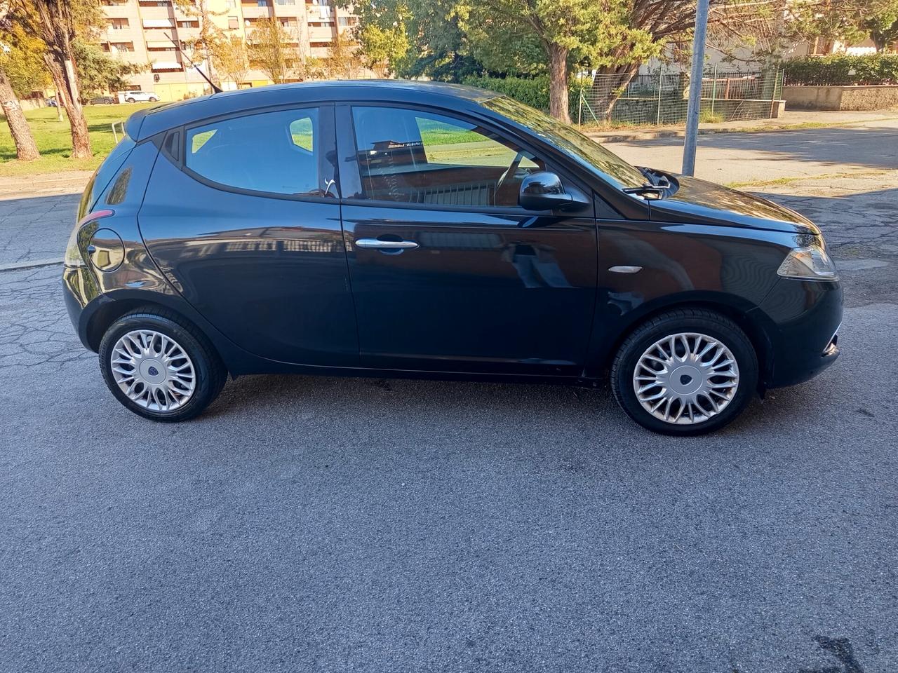 Lancia Ypsilon 1.2 69 CV 5 porte S&S Platinum