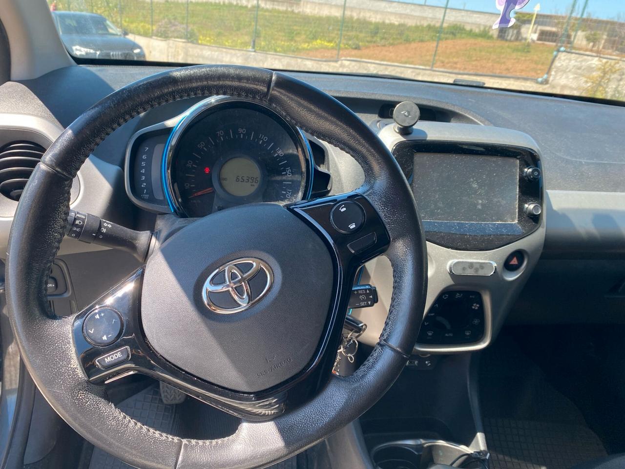 Toyota Aygo 1.0 VVT-i 69 CV 5 porte x-play TSS