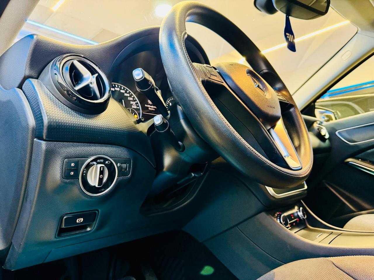 Mercedes-benz A 180d 109Cv Sport - Navi / Autom.