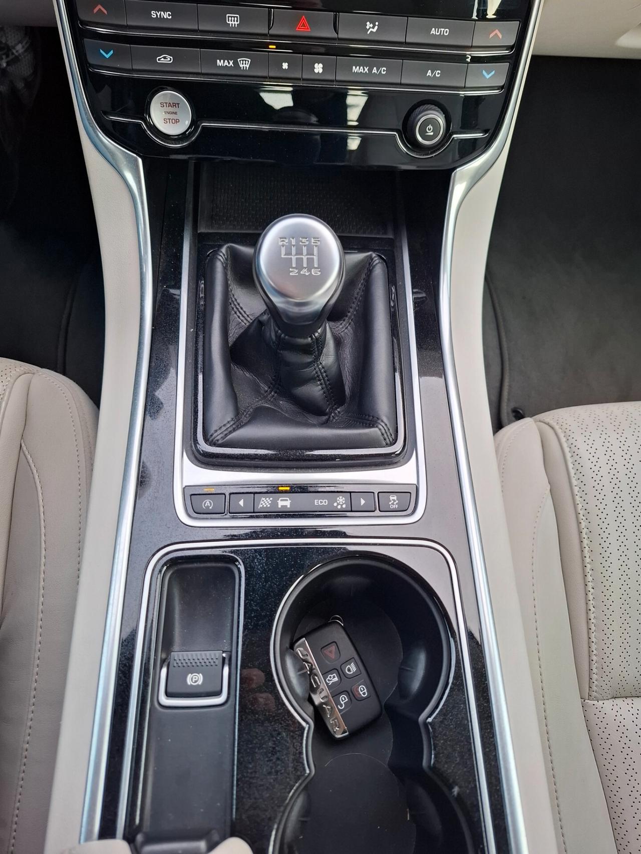 Jaguar XE 2.0 D 180cv *SOLO 23.000 KM*