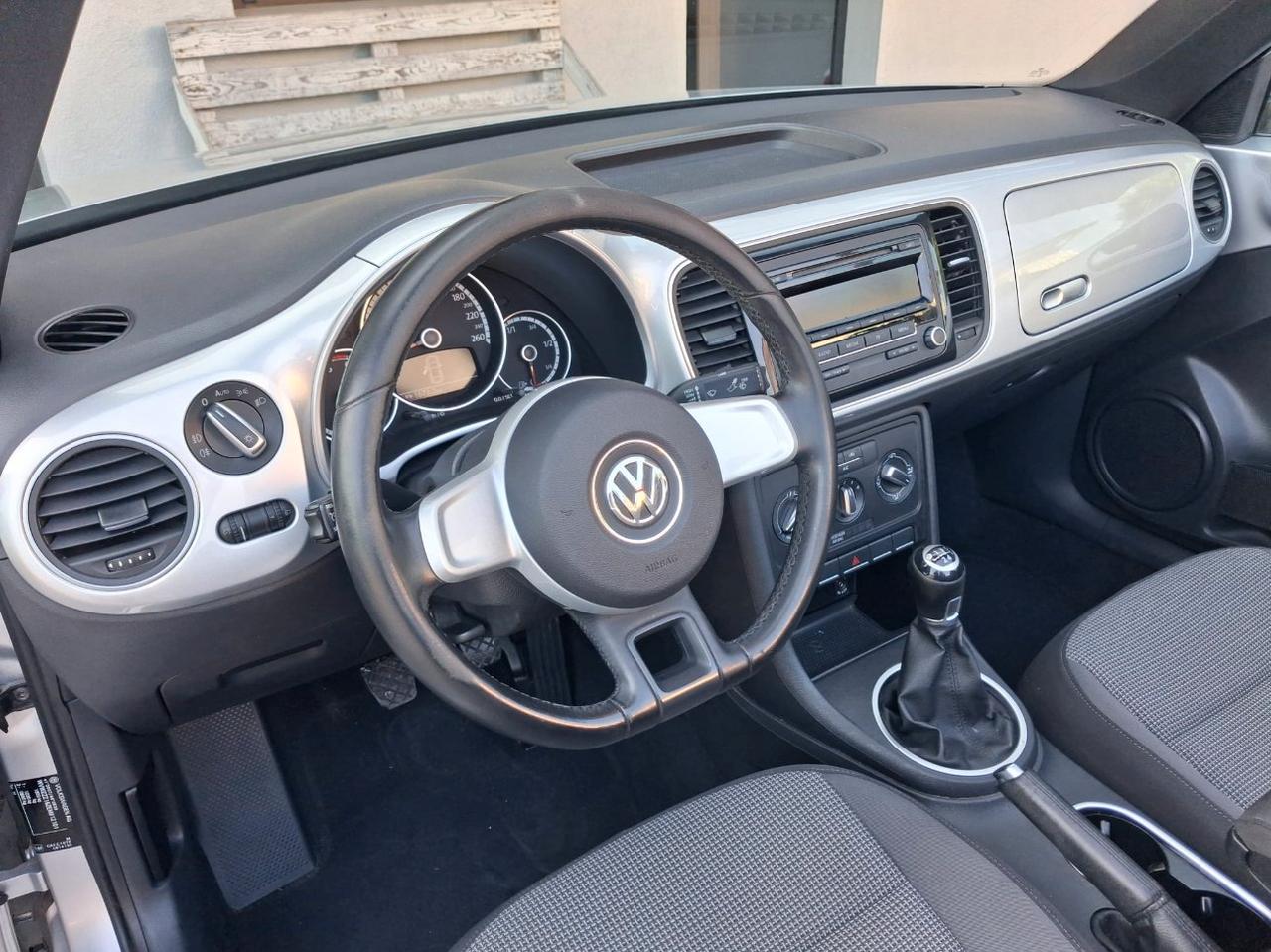 Volkswagen Maggiolino Cabrio 1.6 tdi CABRIO Design 105cv