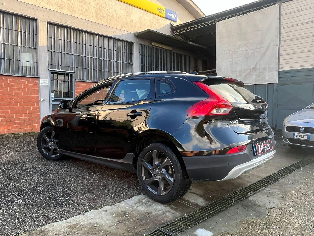 VOLVO - V40 Cross Country 1.6 d2 Momentum