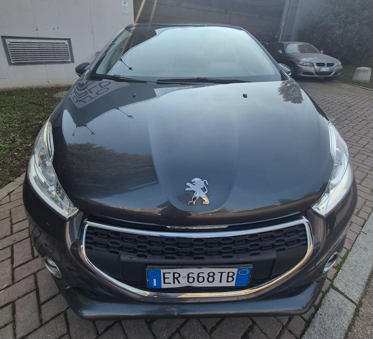 Peugeot 208 1.4 HDi 68 CV 5 porte Allure
