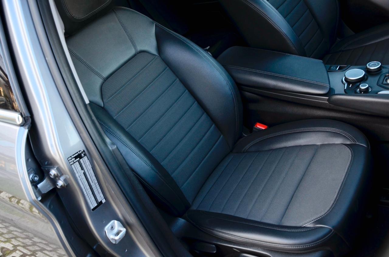 ALFA ROMEO GIULIA 2.2 TD 190cv AT8, ECCELLENTI CONDIZIONI, UFF ITALIANA, SERVICE UFFICIALI, EURO 6D, FARI XENO, NAVI, RETROCAMERA, APPLE ANDROID, PERMUTE