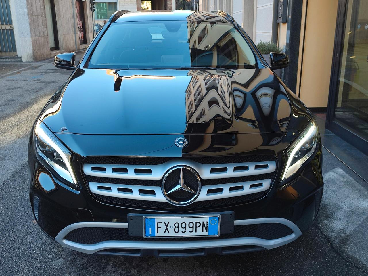 Mercedes-benz GLA 180 Night Edition Navi/Led/telecamera/portellone elettr.