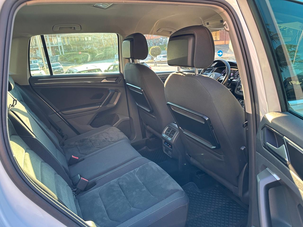 Volkswagen Tiguan 2.0 TDI SCR 4MOTION - VIRTUAL / NAVI / ALCANTARA / R18