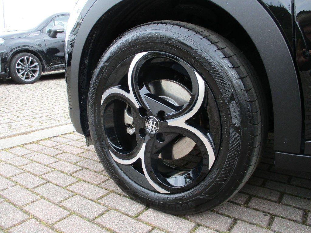 Alfa Romeo Junior 1.2 136 CV Hybrid eDCT6 Speciale