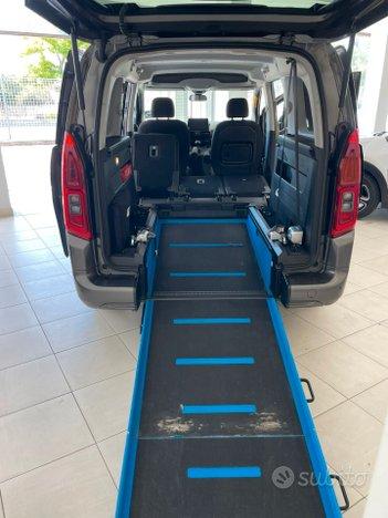 Opel Combo TRASPORTO DISABILI PIANALE RIBASSATO