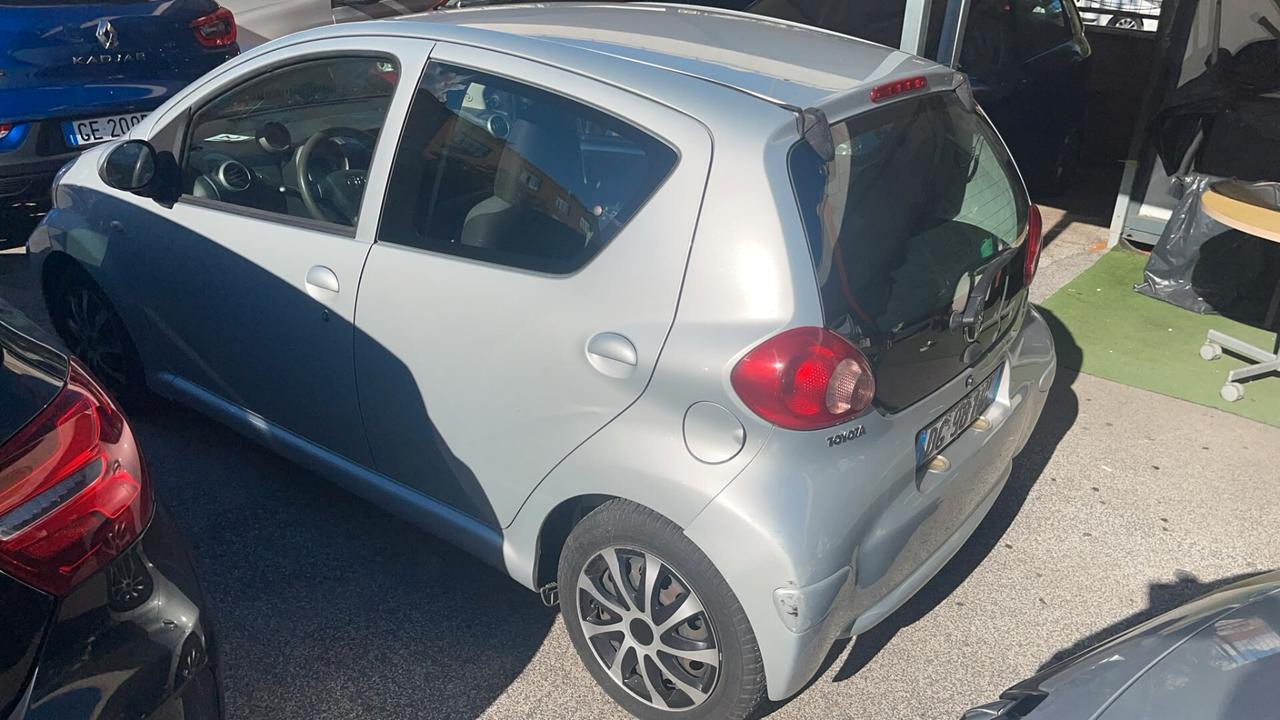 Toyota Aygo 1.0 12V VVT-i 5 porte Sol