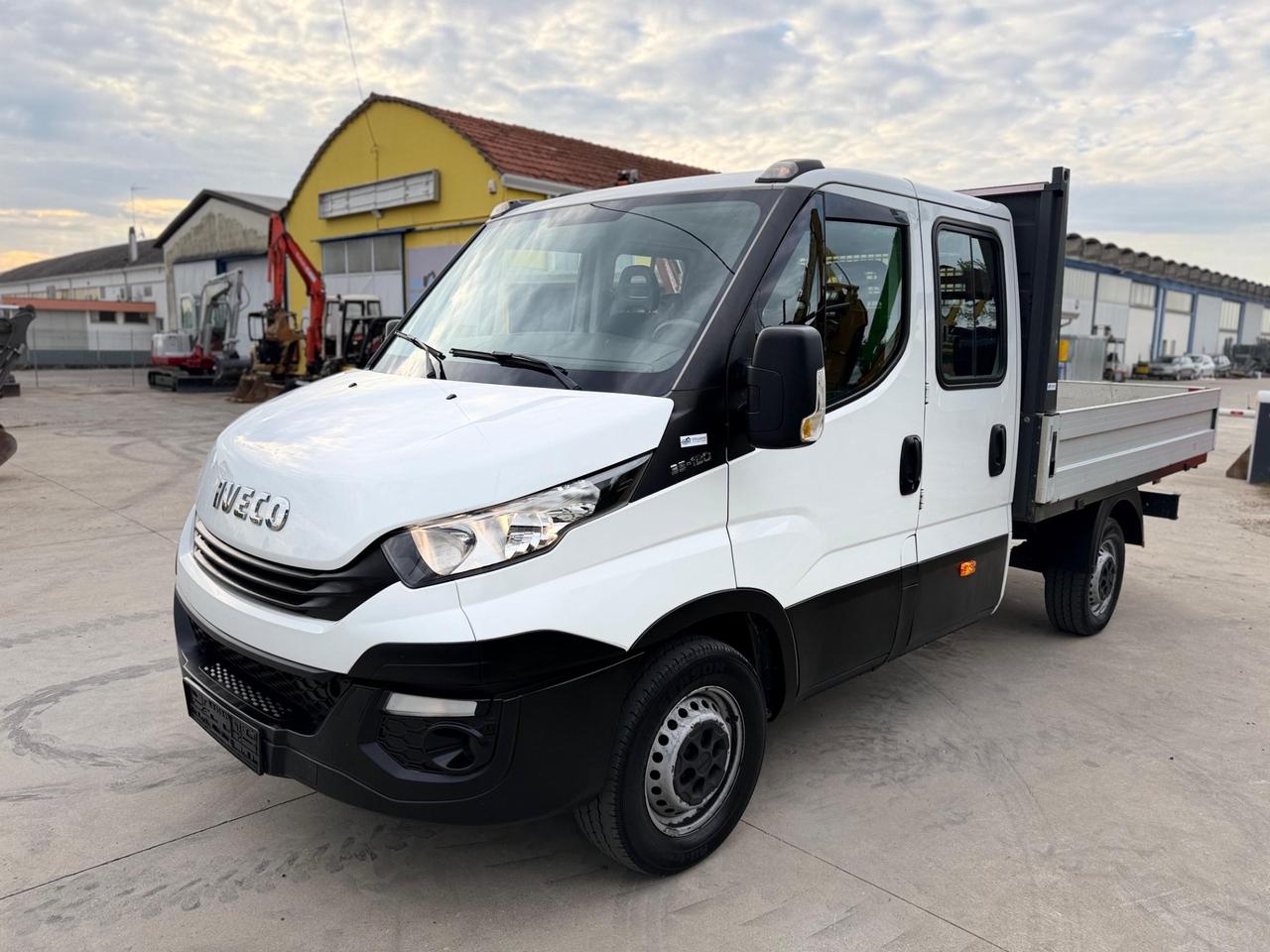 Iveco Daily 35-120 cassone 7 posti