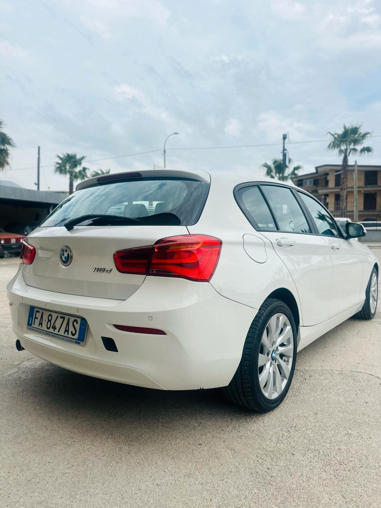 Bmw 118 116d 5p. Urban