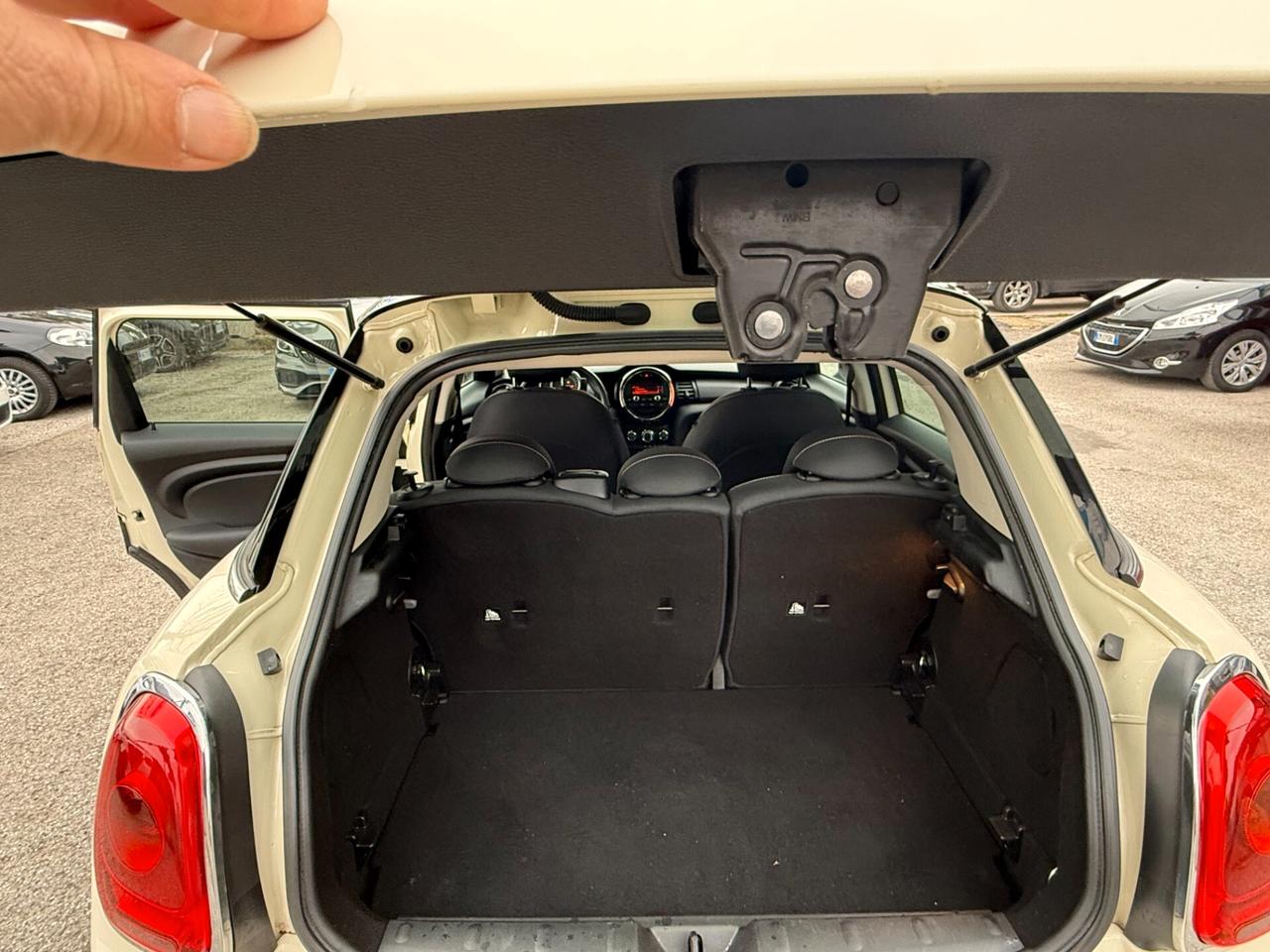 " UNA CHICCA " Mini 1.5 One D Business 5 porte