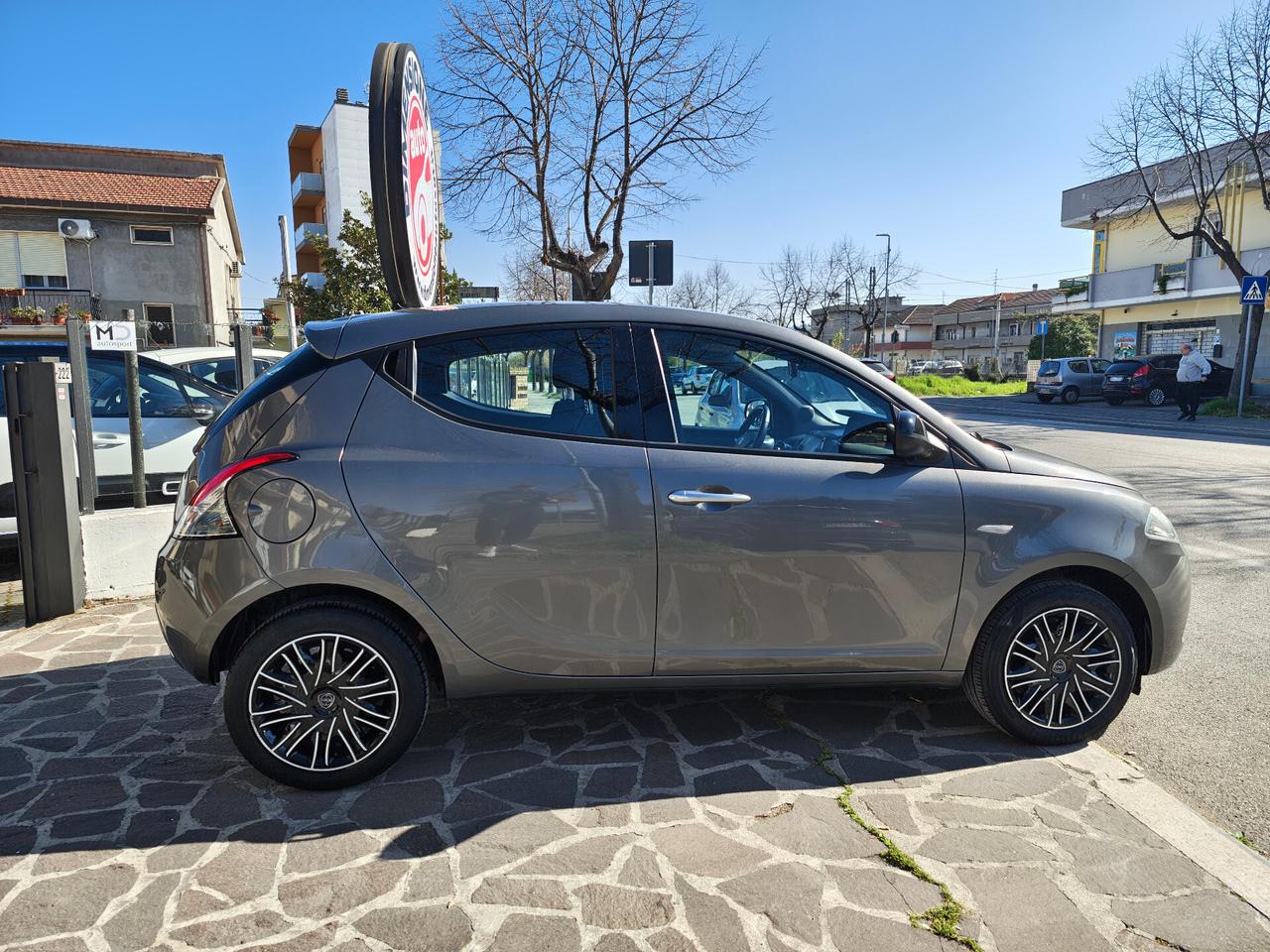 Lancia Ypsilon 1.0 FireFly 5 porte S&S Hybrid Gold Plus