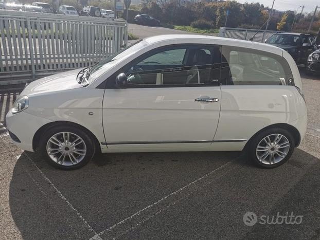 Lancia Ypsilon 1.2 69 CV Unyca