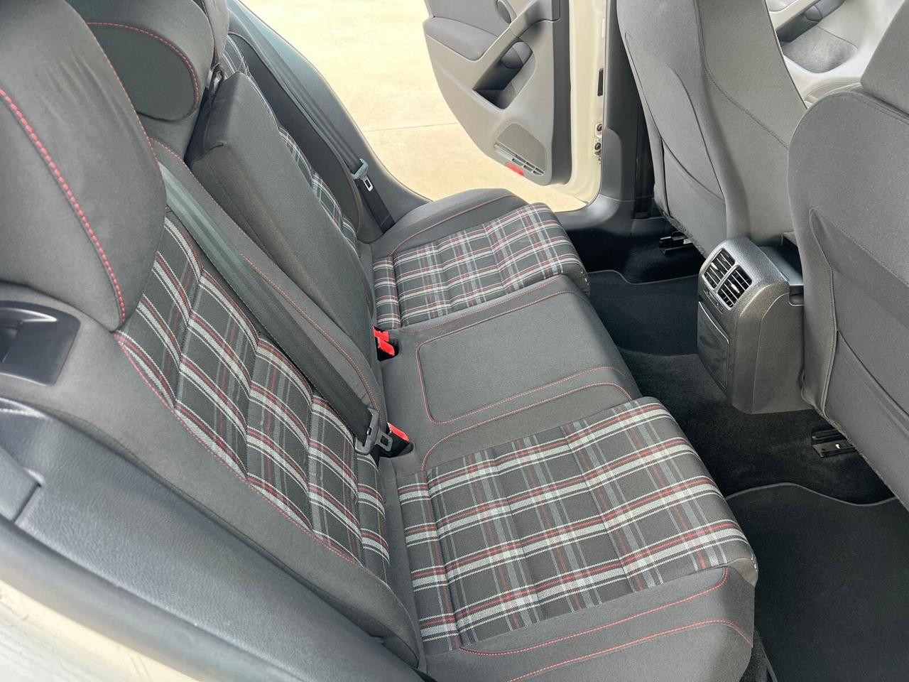 Volkswagen Golf GTI 2.0 TSI 5p.