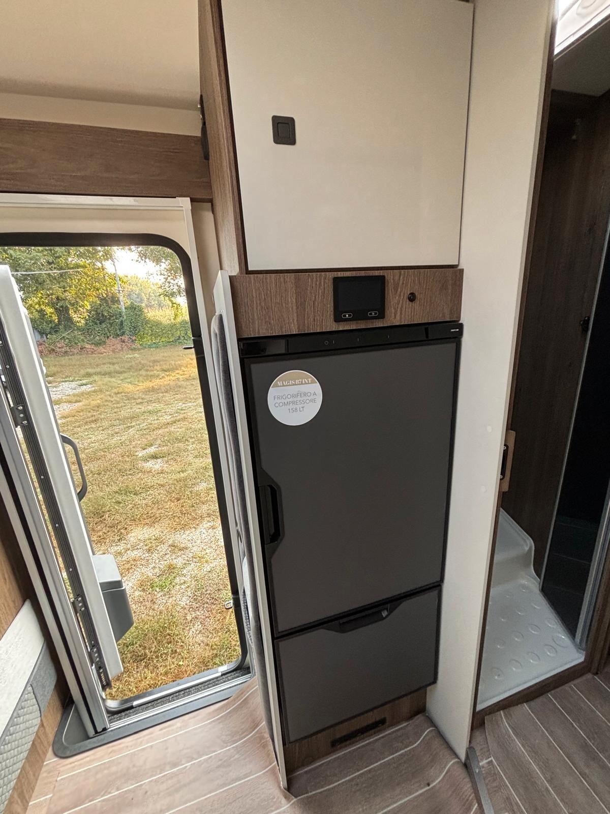 Ci International Magis 87 Integral camper