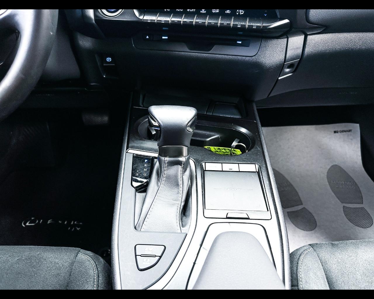 LEXUS UX - UX Hybrid 4WD Executive