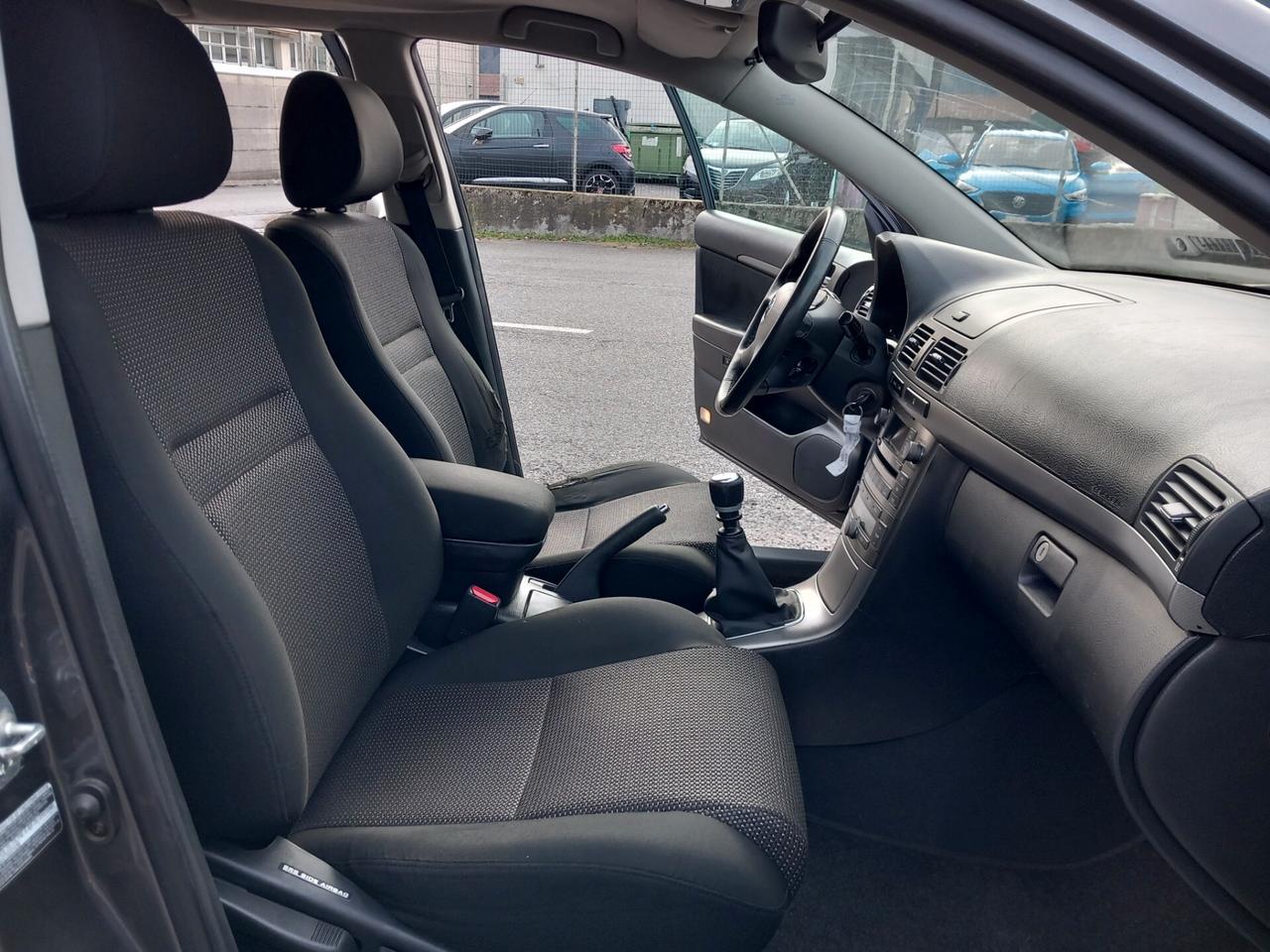 Toyota Avensis SW 2.2 D-4D KM 113000!!!