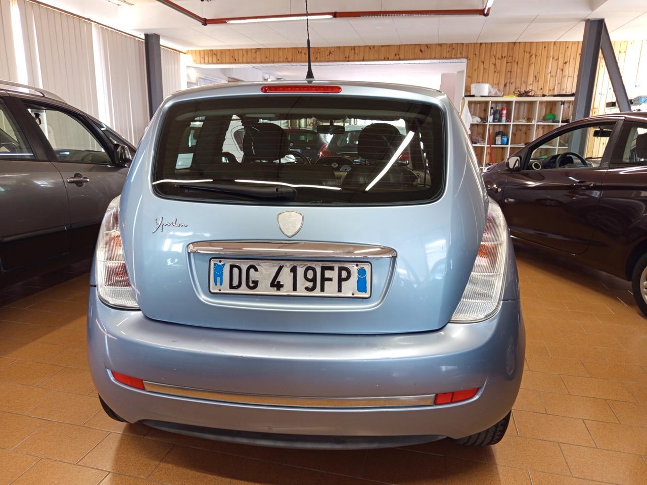 Lancia Ypsilon 1.2 Argento 121 Mila chilometri ok neopatentati