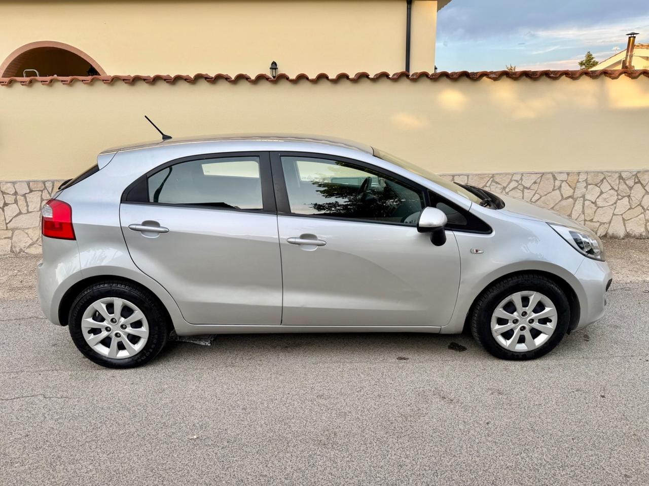 Kia Rio 1.2 CVVT 5p. Cool